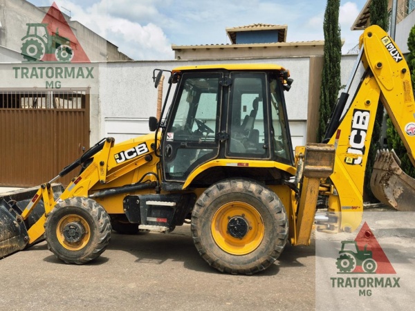 Retroescavadeira JCB 3CX ano 2022