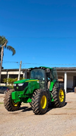 Trator John Deere 6135M ano 2021