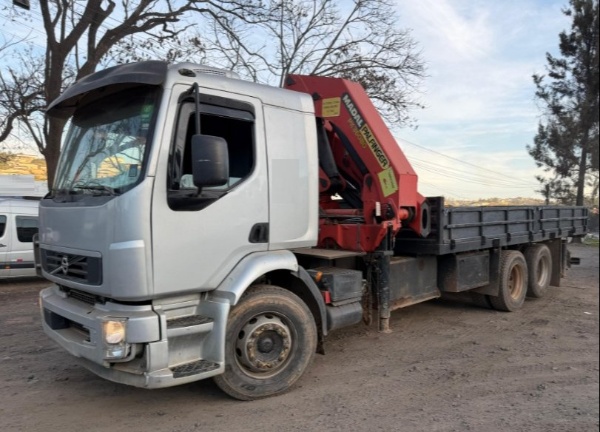 Caminhão Volvo VM 270 ano 2013 - VM 270 - Caminhões e Carretas