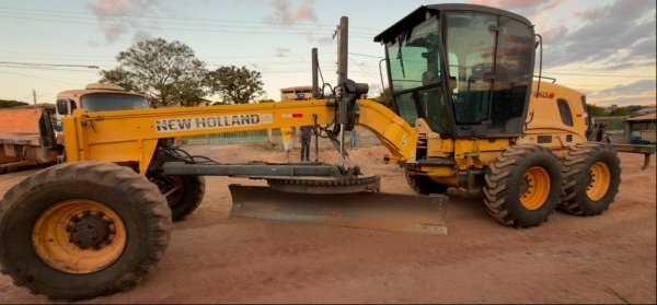 Motoniveladora New Holland RG140 ano 2011