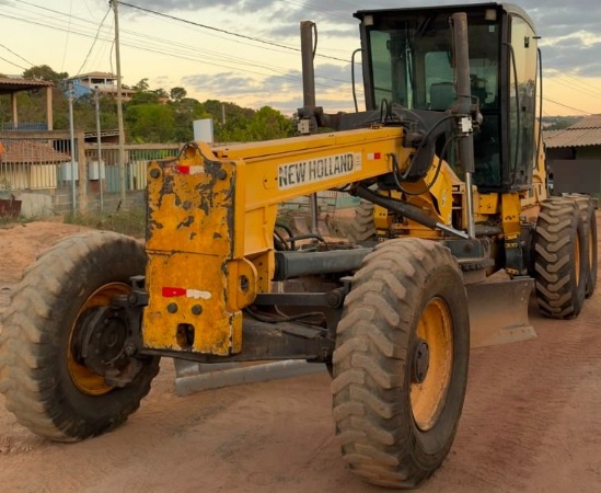 Motoniveladora New Holland RG140 ano 2011