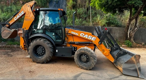Retroescavadeira Case 580N ano 2022 - 580N - Máquinas de Linha Amarela