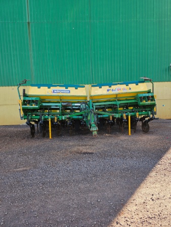 Plantadeira Tatu PST DUO FLEX ano 2013