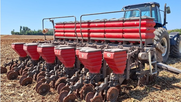 Plantadeira Massey Ferguson MF 511 ano 2014