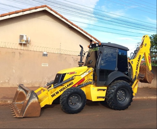Retroescavadeira New Holland B95B ano 2024