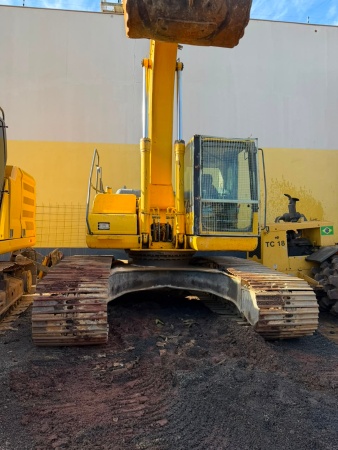 Escavadeira Komatsu PC240