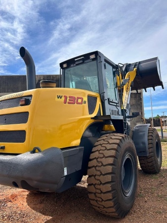 Pá Carregadeira New Holland W130B - W130B - Máquinas de Linha Amarela