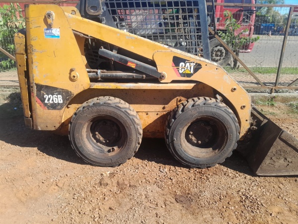 Mini Carregadeira Caterpillar 226B ano 2008