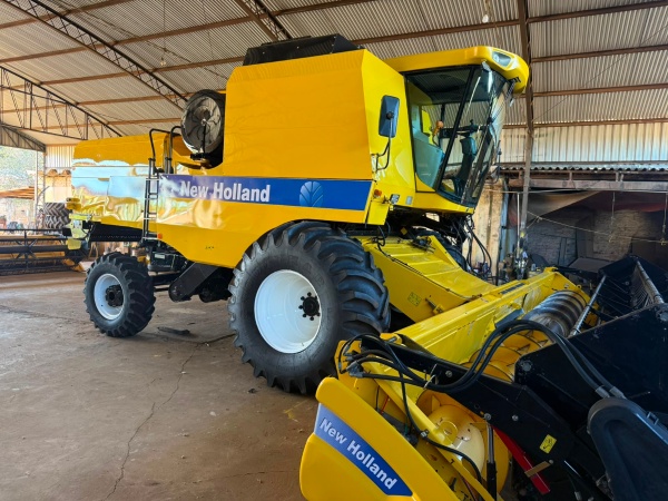 Colheitadeira New Holland TC 5090   ano 2011
