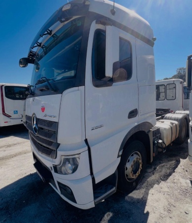 Caminhão Mercedes Benz Actros 2651 ano 2022