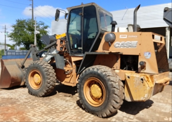 Pá Carregadeira Case W20E ano 2013