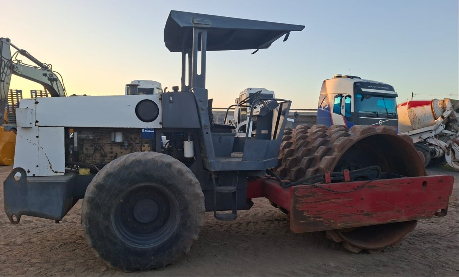 Rolo Compactador Dynapac CA25 ano 2000