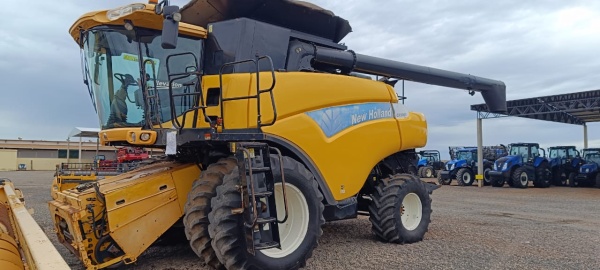 Colheitadeira New Holland CR 9060 ano 2010