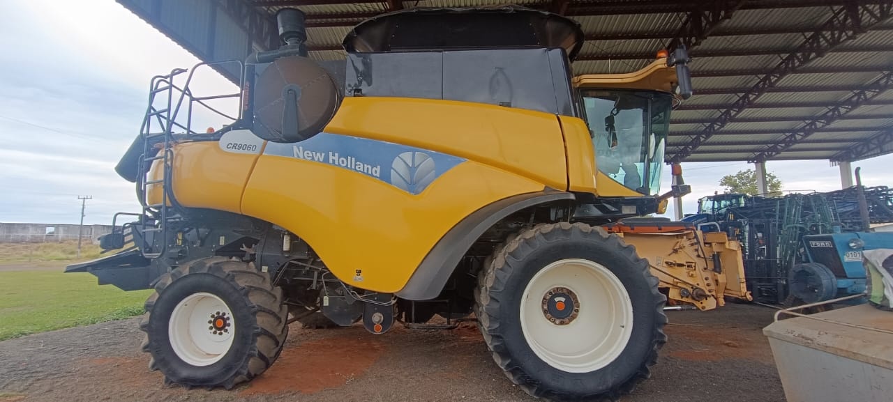 Colheitadeira New Holland CR 9060 ano 2012