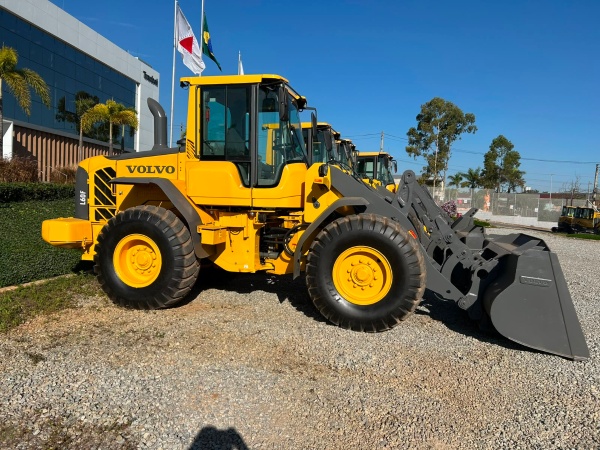 Pá Carregadeira Volvo L60F ano 2023 - L60F - Máquinas de Linha Amarela
