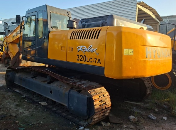 Escavadeira Hyundai HYUNDAI R320LC-7 ano 2009