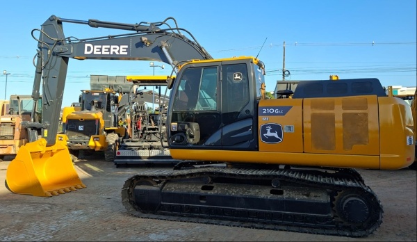 Escavadeira John Deere 210G ano 2019