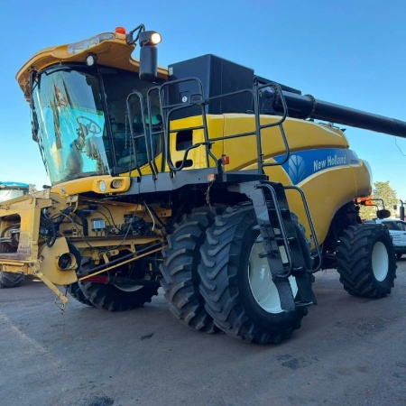 Colheitadeira New Holland CR 9060 ano 2011