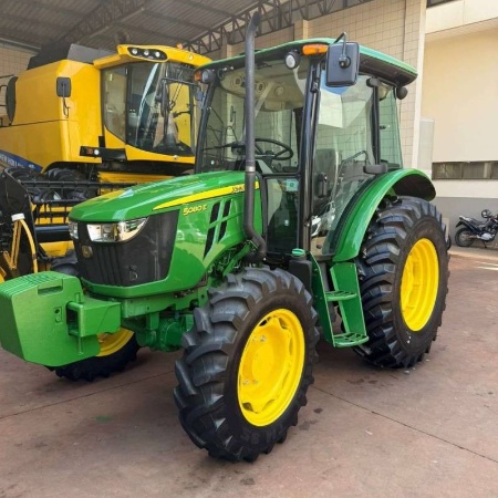 Trator John Deere 5080E ano 2019