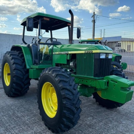 Trator John Deere 6600 ano 1998