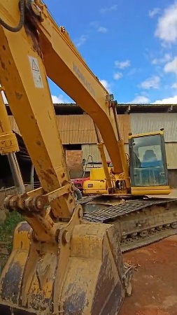 Escavadeira Komatsu PC220 LC ano 2008