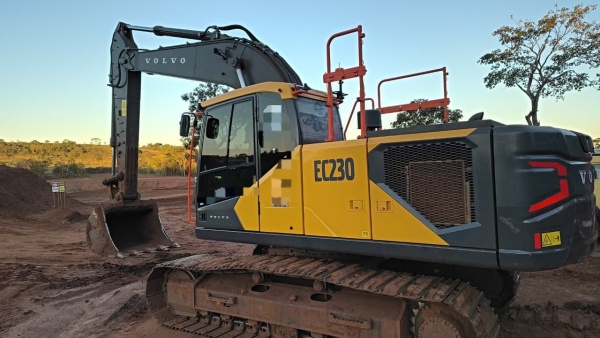 Escavadeira Volvo EC230 ano 2025