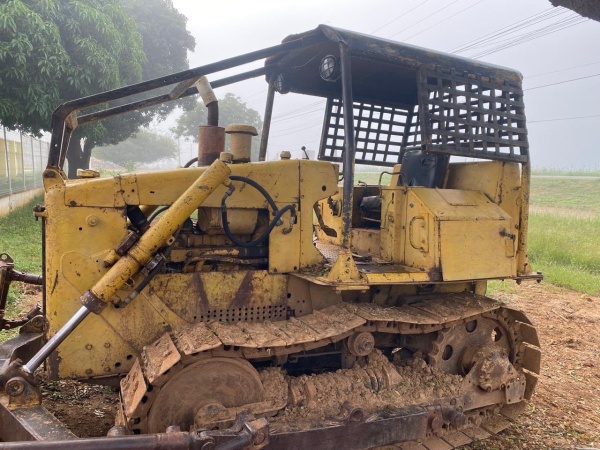 Trator de Esteira Caterpillar D4E ano 1984
