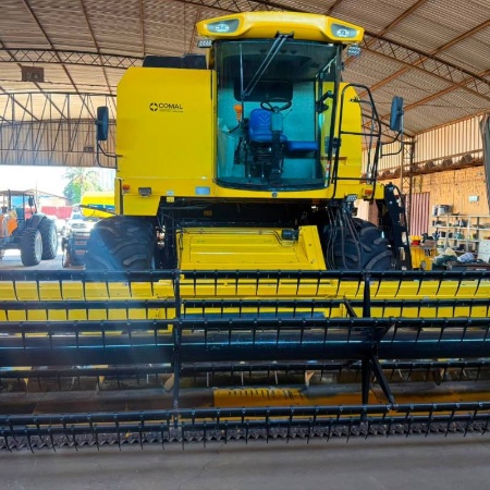 Colheitadeira New Holland TC 5090   ano 2011