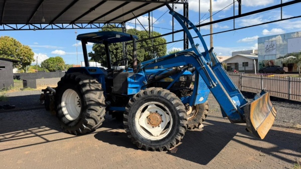 Trator New Holland 7630 ano 2011