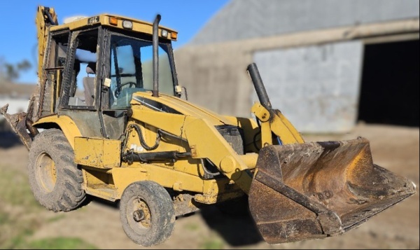Retroescavadeira Caterpillar 416C ano 1997