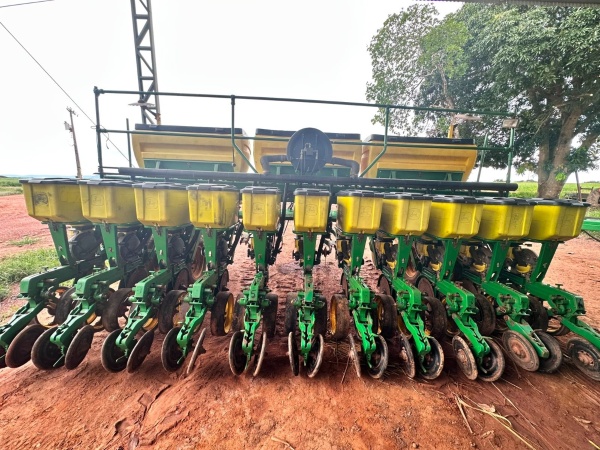 Plantadeira John Deere 1111 ano 2015