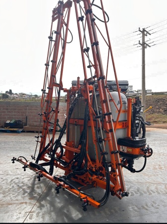 Pulverizador Jacto 800L