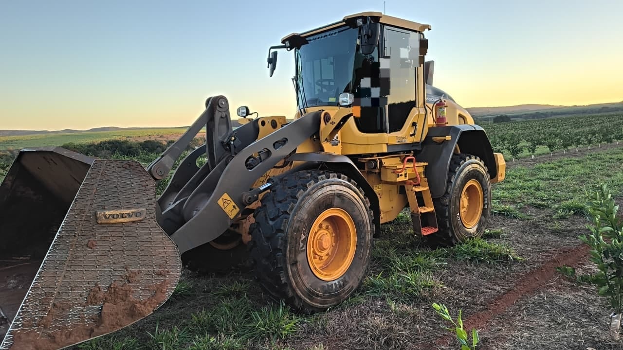 Retroescavadeira Volvo L60H ano 2025