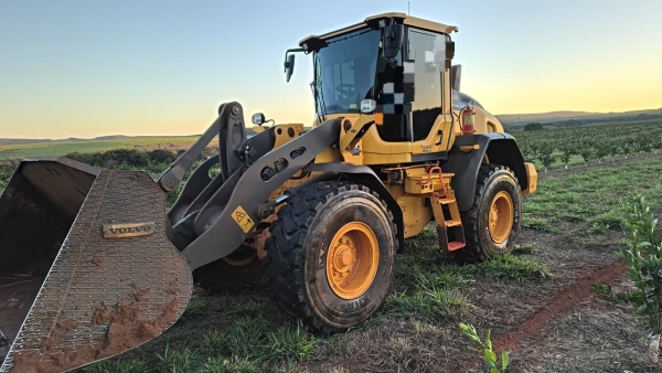 Retroescavadeira Volvo L60H ano 2025