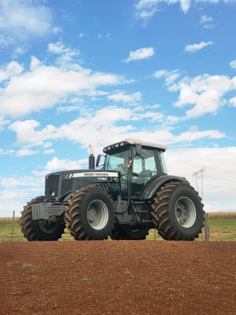 Trator Massey Ferguson MF 7180 ano 2010
