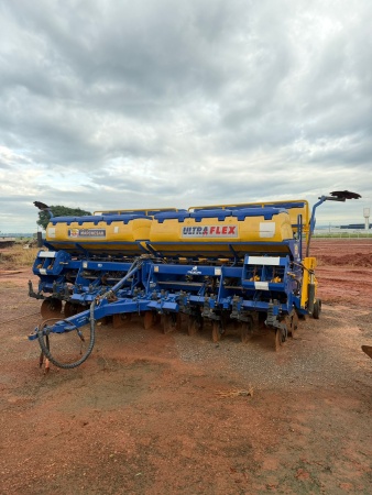 Plantadeira Tatu Marchesan Ultraflex ano 2021 - Ultraflex - Implementos para Plantio