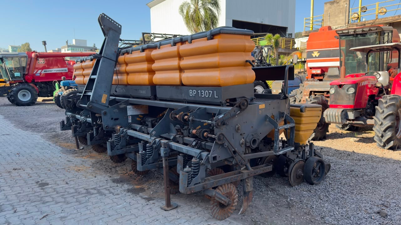 Plantadeira Valtra BP 1307L ano 2009