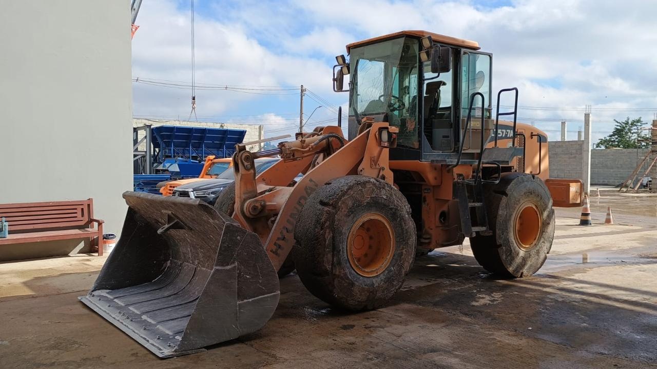 Pá Carregadeira Hyundai HL757-7A ano 2011