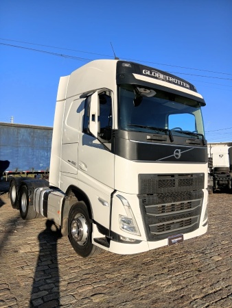 Caminhão Volvo FH 460 6x2 ano 2023