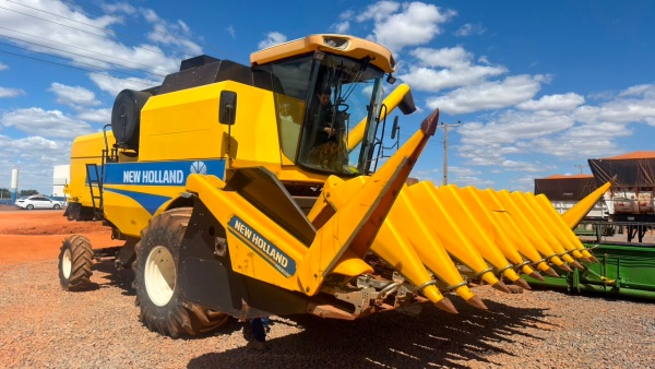 Colheitadeira New Holland TC 5070 ano 2016