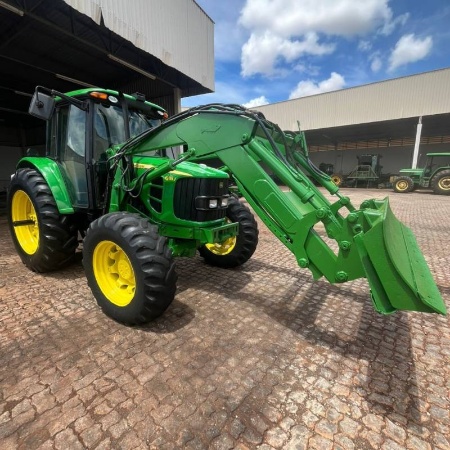 Trator John Deere 6125 J ano 2011