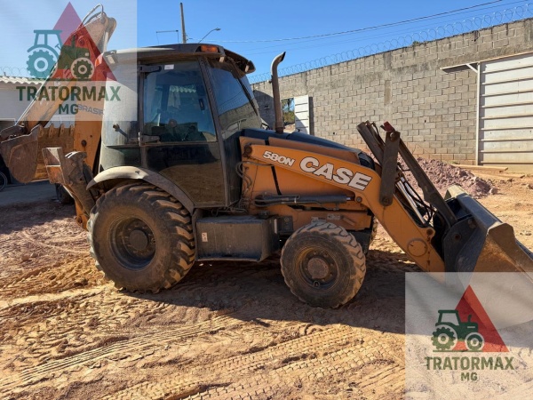 Retroescavadeira Case 580 N  ano 2018