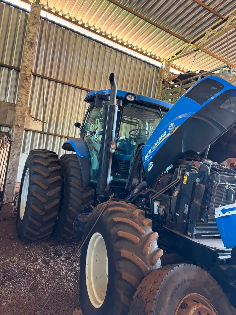 Trator New Holland T7 175 ano 2014