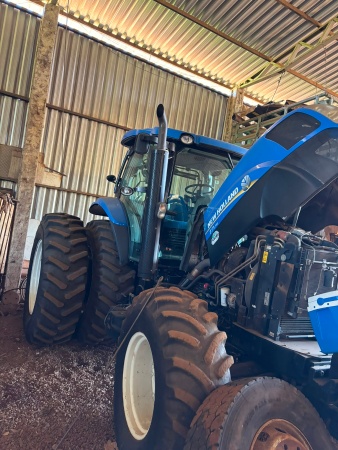 Trator New Holland T7 175 ano 2014