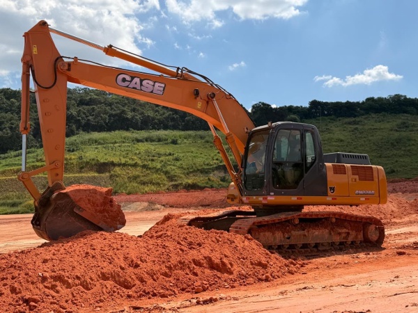 Escavadeira Case CX220B ano 2011