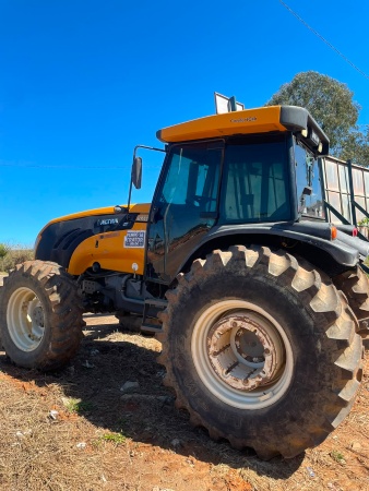 Trator Valtra BM125 ano 2016 - BM125 - Máquinas Agrícolas