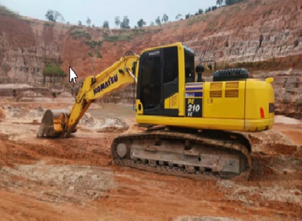 Escavadeira Komatsu PC210LC  ano 2021 - PC210LC  - Máquinas de Linha Amarela