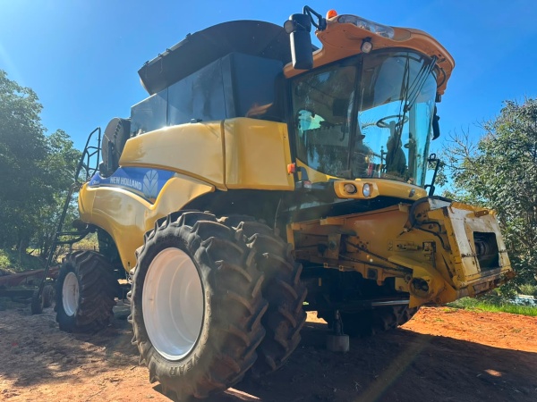 Colheitadeira New Holland CR 9060 Premium ano 2013