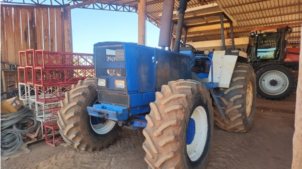 Trator New Holland 8630 ano 1997