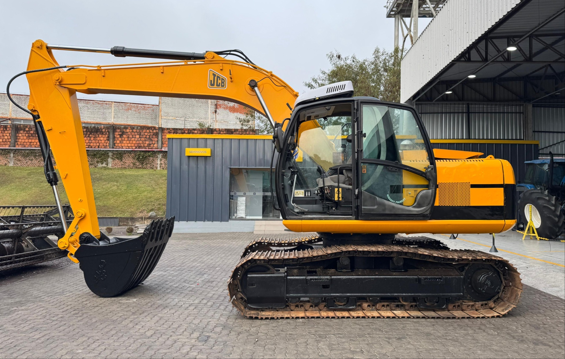 Escavadeira JCB JS160 ano 2014